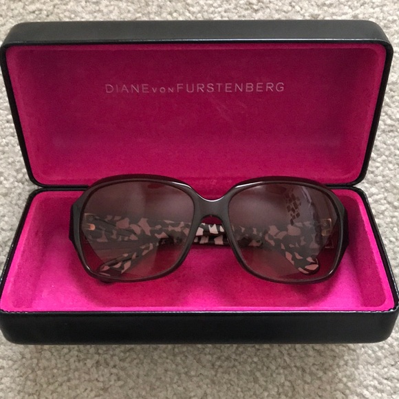 Diane Von Furstenberg Accessories - Diane Von Furstenberg sunglasses DVF
